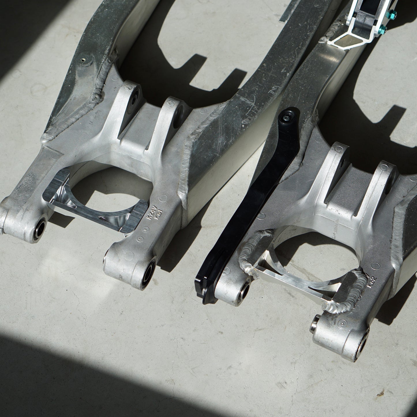 Swingarm brace Honda CR250R 02-07