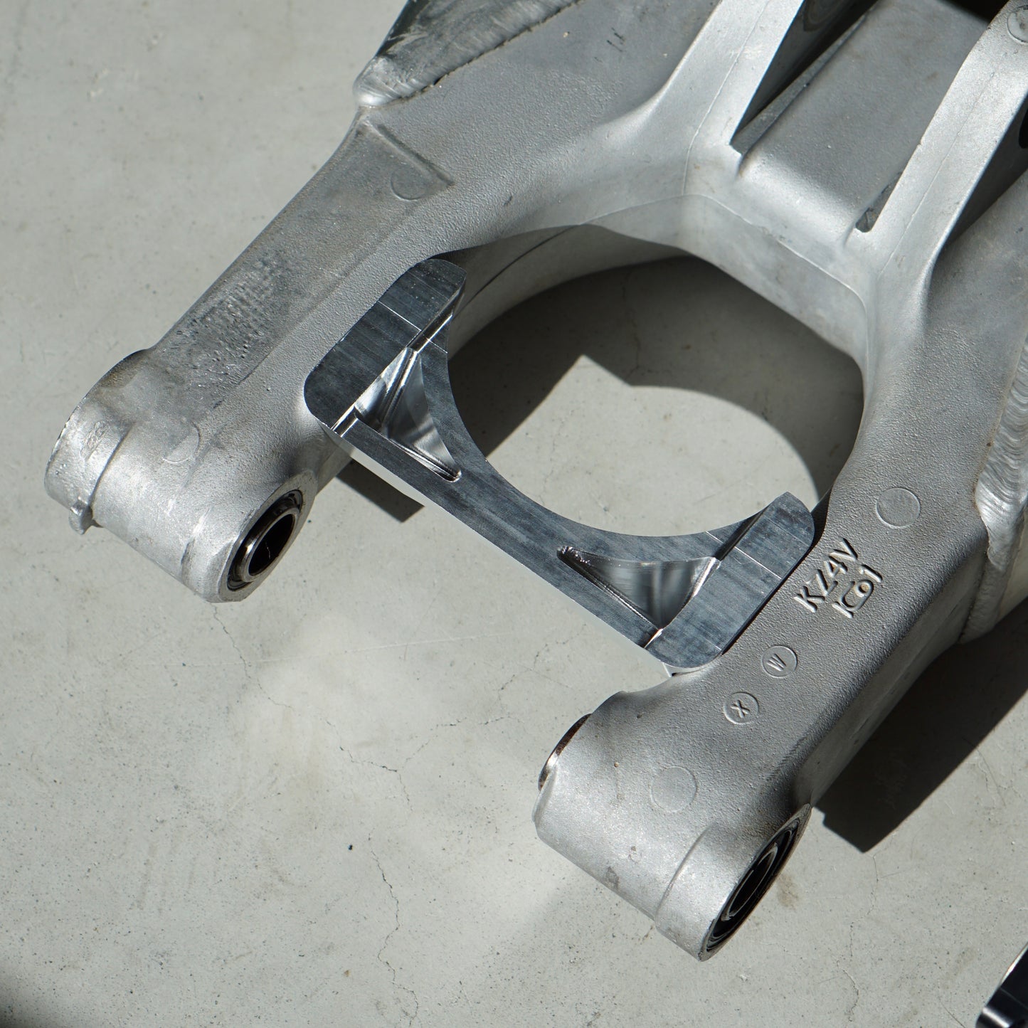 Swingarm brace Honda CR250R 02-07