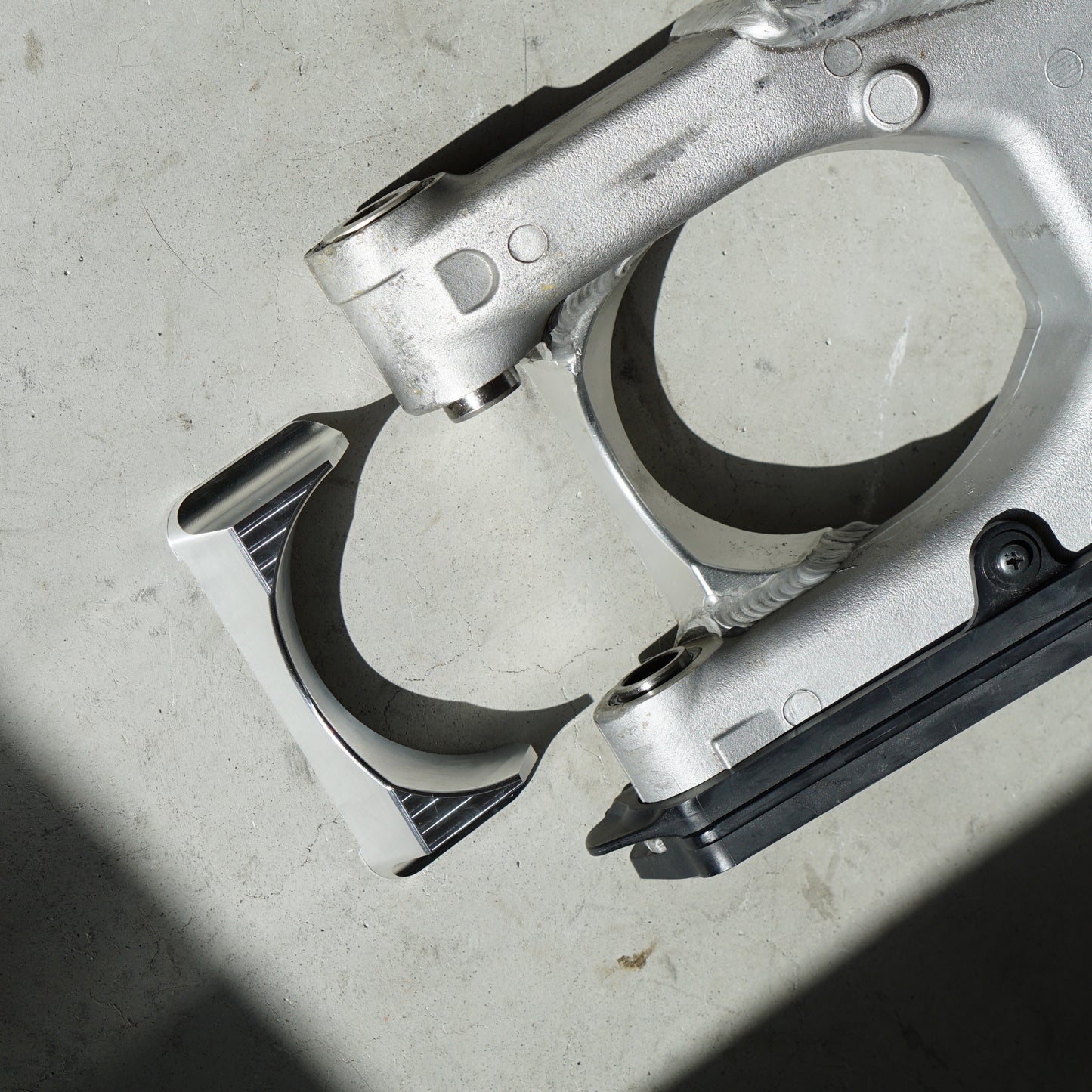 Swingarm brace Honda CR250R 02-07